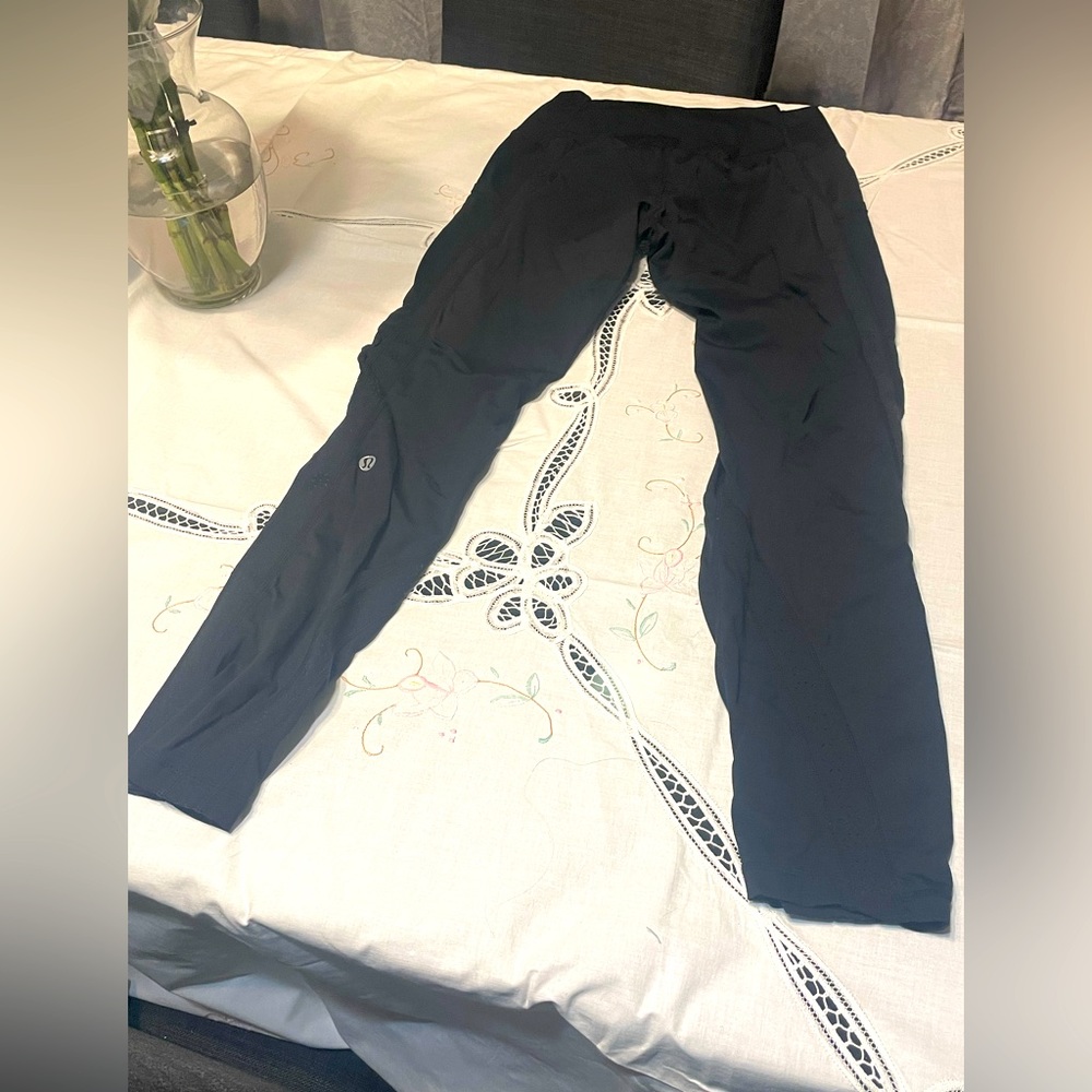 Lululemon crop leggings 🖤 ☀️